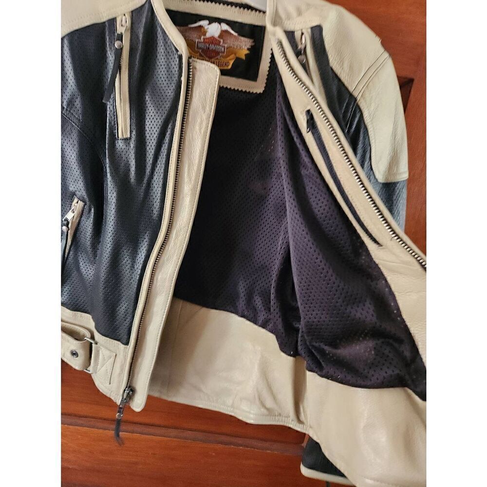 Harley-Davidson small cream and black leather jacket. Measures approx Length 23" - Picture 5 of 15